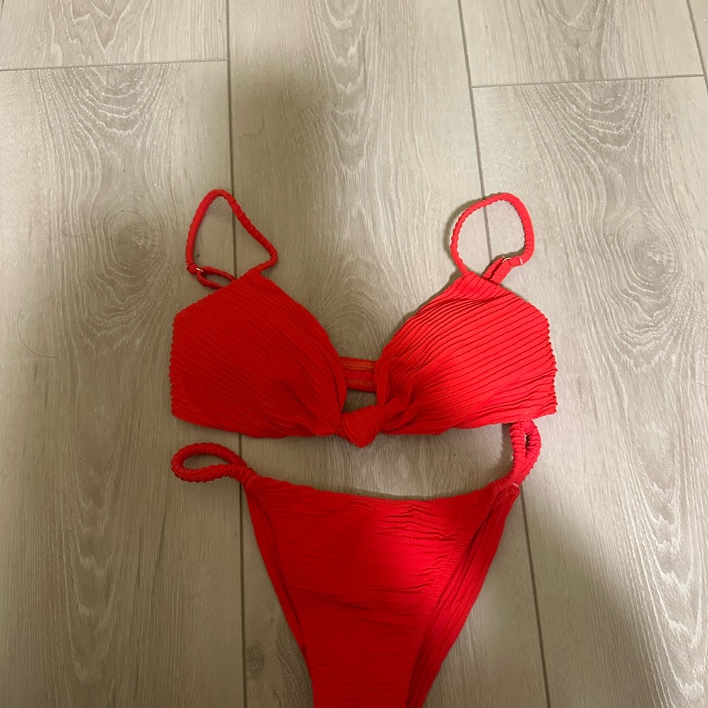Vix Paula Hermanny  x Vibrant Red Bikini Set